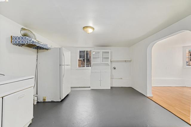 Image 30 of 42 For 2113 6th St  