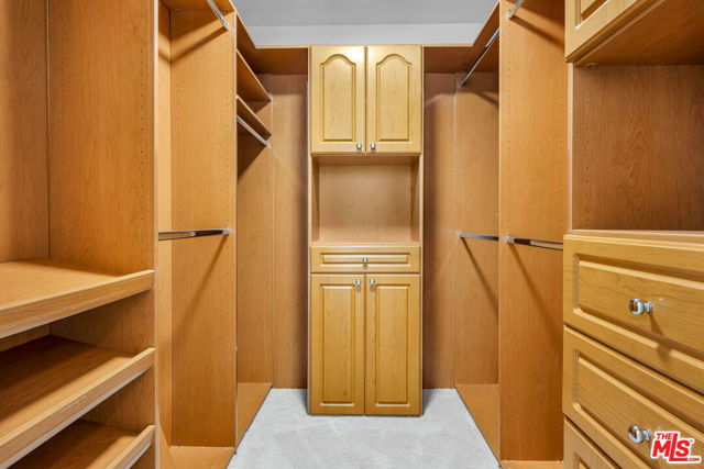 9255 Doheny Road, West Hollywood CA: https://media.crmls.org/mediaz/640998a6-ad05-470d-9be1-73cc1b0990ac.jpg