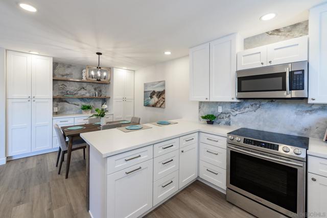 9832 Caminito Cuadro, San Diego CA: https://media.crmls.org/mediaz/6409b489-6024-462a-92aa-9ff20bf49a1a.jpg