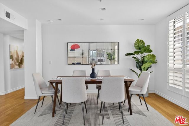 10307 Missouri Avenue, Los Angeles CA: https://media.crmls.org/mediaz/6409fb98-fadf-4b48-90c8-ae38ecc7cd6f.jpg