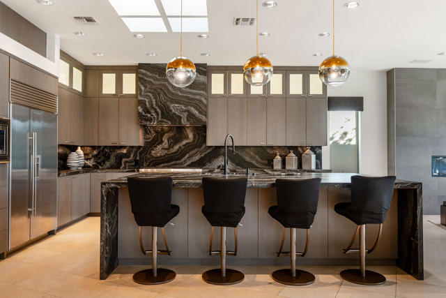 108 Waterford Circle, Rancho Mirage CA: https://media.crmls.org/mediaz/640a8de8-1157-492b-ad92-883c0f36fd7e.jpg