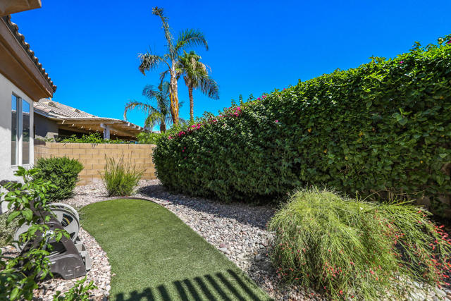 44128 Royal Troon Drive, Indio CA: https://media.crmls.org/mediaz/640af318-106c-4e57-8127-22e9758c34da.jpg
