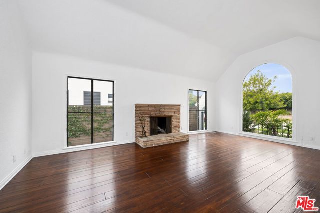 330 N La Jolla Avenue, Los Angeles CA: https://media.crmls.org/mediaz/640b141a-7d06-4652-91bc-6d3f89856666.jpg