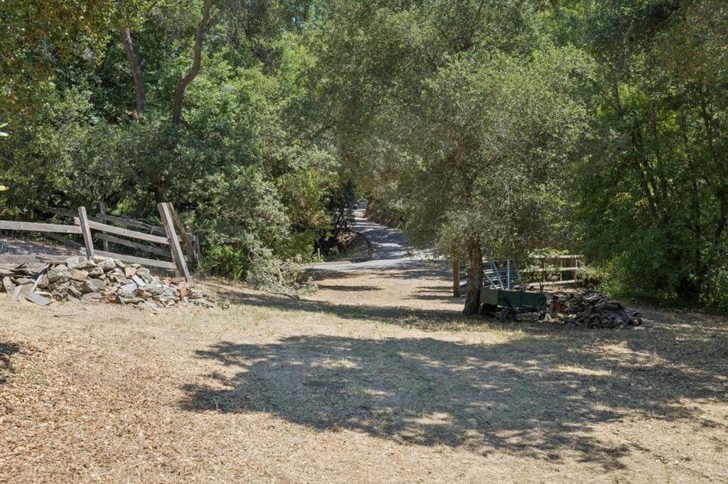 https://media.crmls.org/mediaz/640b2c9d-3f6e-471d-959f-04d948752eb9.jpg?preset=X-Large