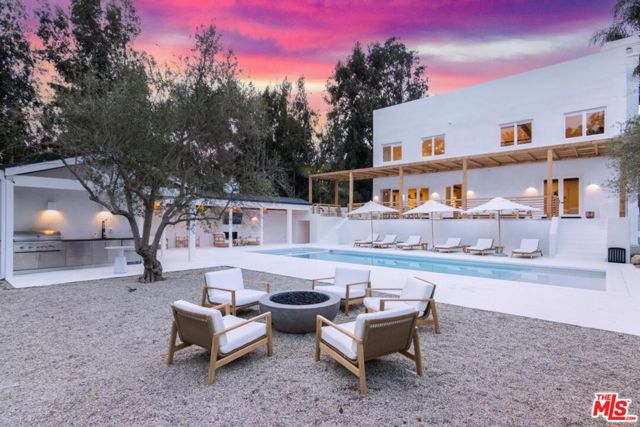 27405 Pacific Coast Highway, Malibu CA: https://media.crmls.org/mediaz/640bd102-b5b2-438e-99ae-4ae6b4a0aeb1.jpg