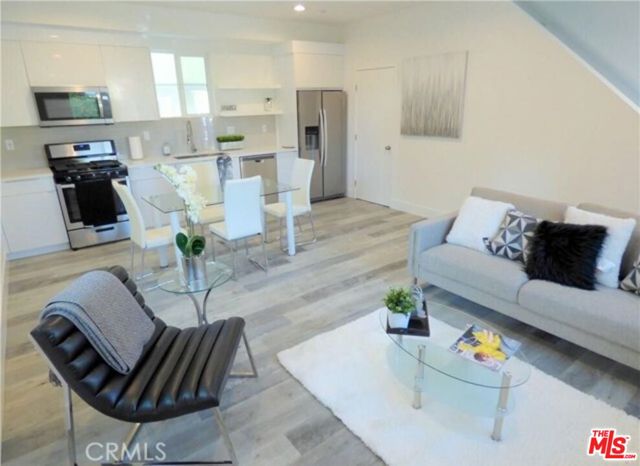 1113 Carmona Avenue, Los Angeles CA: https://media.crmls.org/mediaz/640c77bb-026b-4554-9cc9-d6ad127f5b72.jpg