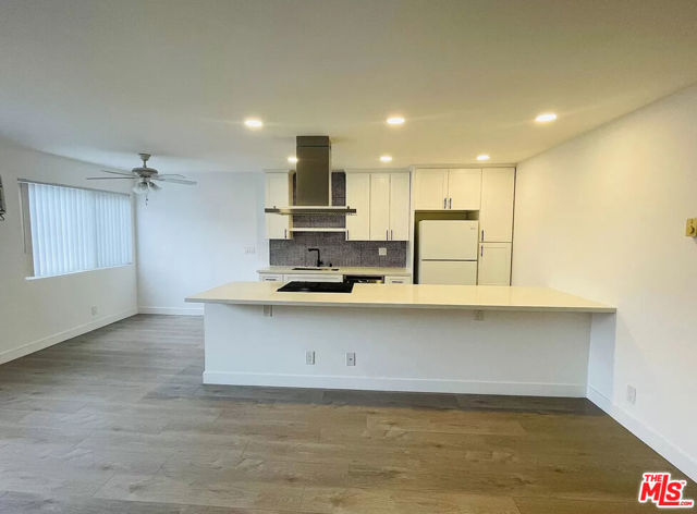 1009 N Edinburgh Avenue, West Hollywood CA: https://media.crmls.org/mediaz/640d2077-ffae-4c00-9b74-33bef5e1d59a.jpg
