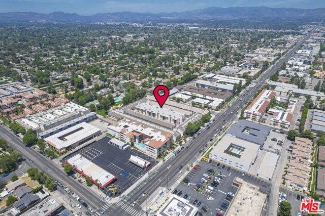 7631 Reseda Boulevard, Reseda CA: https://media.crmls.org/mediaz/640d4b0f-2fce-42ca-9e52-f051a7900e8e.jpg