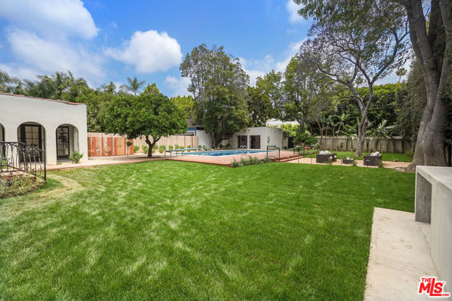 712 N RODEO Drive, Beverly Hills CA: https://media.crmls.org/mediaz/640d6d20-2efe-4be8-ad11-2507fbc5328b.jpg