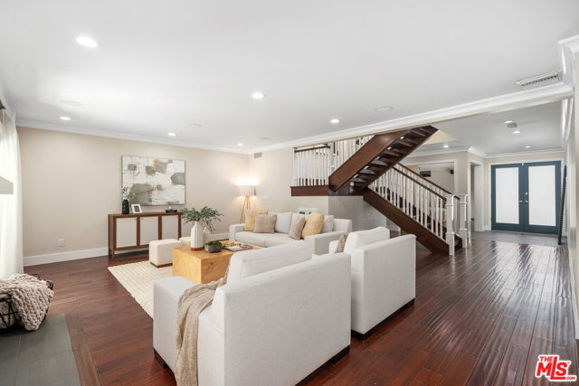 2771 Claray Drive, Los Angeles CA: https://media.crmls.org/mediaz/640da4bb-b255-45ab-a34d-42e68792ce80.jpg