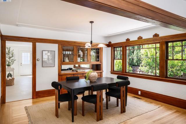 5731 Hermann St, Oakland CA: https://media.crmls.org/mediaz/640dfba2-cc05-4090-9796-60025afe5485.jpg