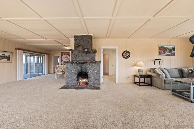 2231 Oak Hill Dr, Escondido CA: https://media.crmls.org/mediaz/640e0123-5e24-4db5-9d63-4922216cdc3a.jpg