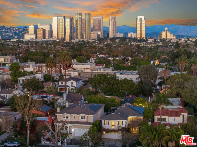 2248 Kelton Avenue, Los Angeles CA: https://media.crmls.org/mediaz/640e7006-a46e-4457-bf69-26927fea8336.jpg