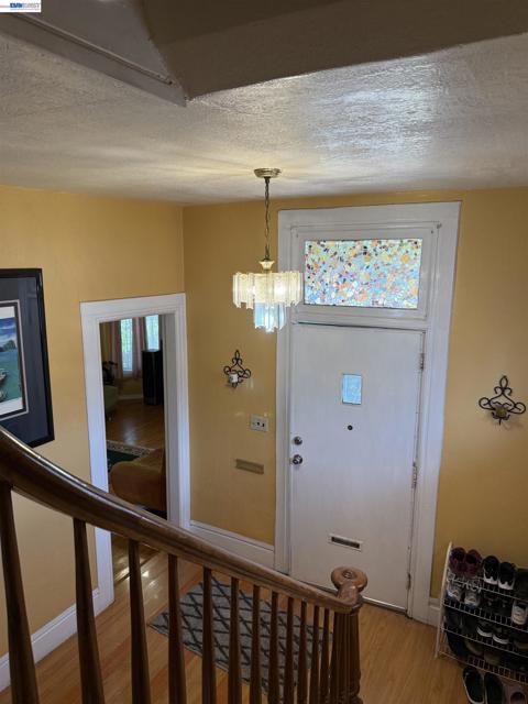 663 25TH Street, Oakland CA: https://media.crmls.org/mediaz/640ec69a-2a04-4cb2-8c53-b7dfdd1fc283.jpg