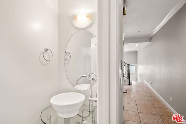 5241 Colodny Drive, Agoura Hills CA: https://media.crmls.org/mediaz/640ecc02-7544-4306-bcde-df6728ded4c5.jpg