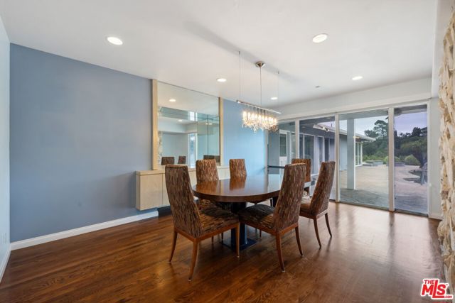 15901 High Knoll Road, Encino CA: https://media.crmls.org/mediaz/640f0838-749b-4c0d-8da0-2f50ab07752c.jpg