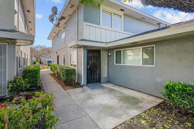 5492 Tradewinds Walkway, San Jose CA: https://media.crmls.org/mediaz/64107cc7-daab-4b48-896d-e2def25e5911.jpg
