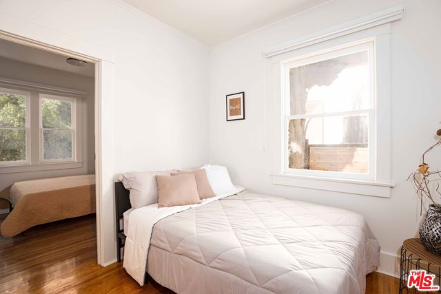 1277 W West Boulevard, Los Angeles CA: https://media.crmls.org/mediaz/64109a05-253f-4c23-8238-2ac562703758.jpg