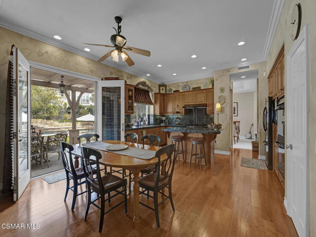 331 Briar Bluff Circle, Thousand Oaks CA: https://media.crmls.org/mediaz/6410bee8-c807-45e6-812a-33492311b9f8.jpg