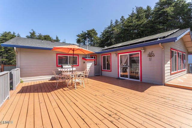 31341 Thomas Lane, Fort Bragg CA: https://media.crmls.org/mediaz/6410d808-d630-4362-93f6-29dae6ae7406.jpg