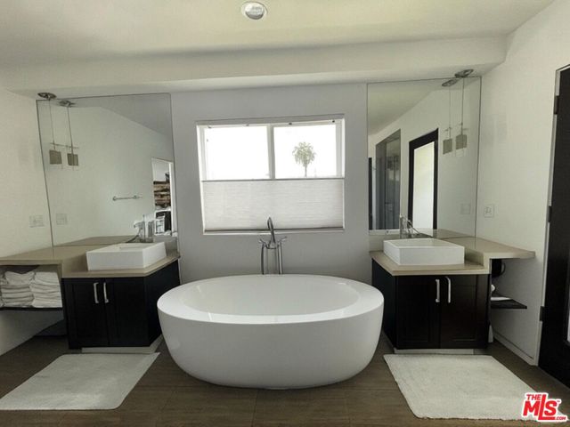 6061 Cashio Street, Los Angeles CA: https://media.crmls.org/mediaz/64112113-50e8-4a66-93ba-65b61629b9ea.jpg