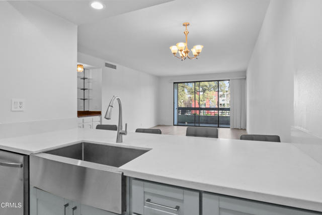 Detail Gallery Image 10 of 28 For 435 S La Fayette Park Pl #102,  Los Angeles,  CA 90057 - 2 Beds | 2 Baths