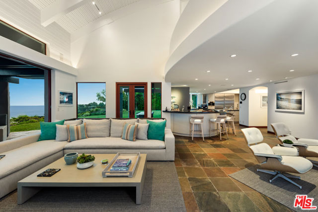 26720 Via Linda Street, Malibu CA: https://media.crmls.org/mediaz/64118984-5e3f-4709-be5d-56ffd534b084.jpg