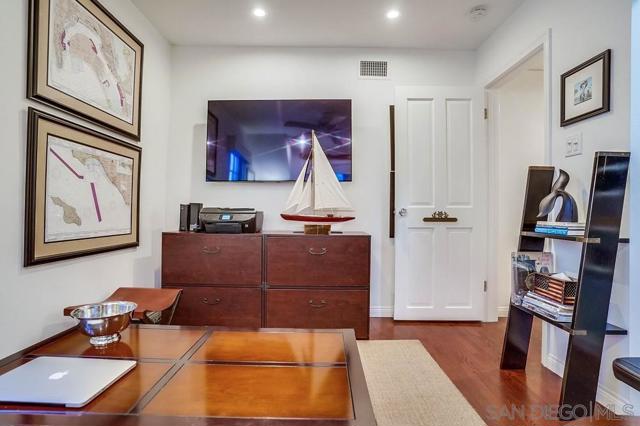 75 Corinthian Walk, Long Beach CA: https://media.crmls.org/mediaz/64127f54-d190-4831-b1d8-2c2e9737ea3e.jpg