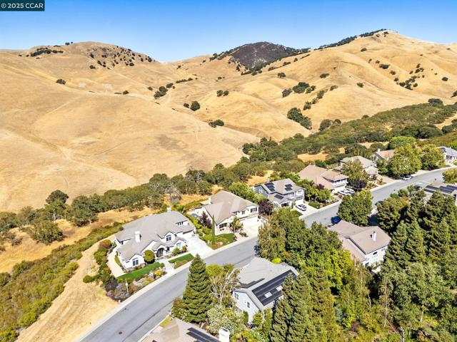 1023 Pebble Beach Dr, Clayton CA: https://media.crmls.org/mediaz/6412c0fc-3379-4166-8e98-218e8a87e110.jpg