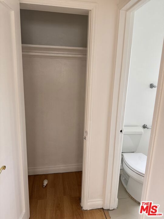 428 S DOHENY Drive, Beverly Hills CA: https://media.crmls.org/mediaz/6412c910-0d72-4c6e-bc20-03413b558831.jpg
