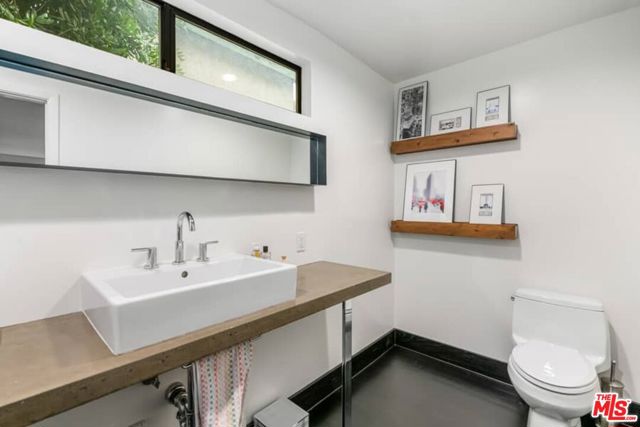 2415 Laurel Pass / Bypass, Los Angeles CA: https://media.crmls.org/mediaz/6412c91b-6beb-4e54-8291-c0ce7fa36dc2.jpg