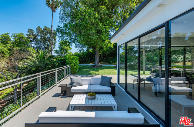 15941 Skytop Road, Encino CA: https://media.crmls.org/mediaz/6412ef50-5775-455b-bd70-28607250212d.jpg