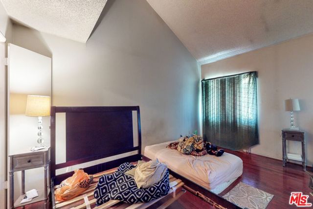 19231 Sherman Way, 7 photo 3