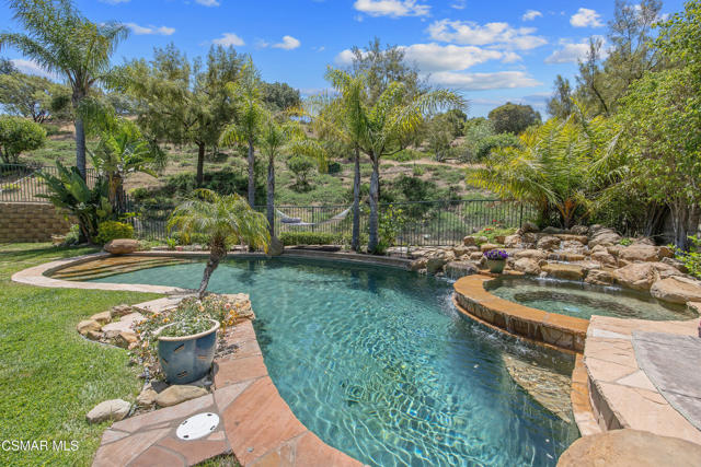 3269 Morning Ridge Avenue, Thousand Oaks CA: https://media.crmls.org/mediaz/6414b3b6-9331-4142-a372-456e184d0a4f.jpg