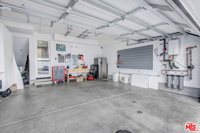 13135 Victory Boulevard photo 18