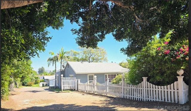 2315 Berry St, Lemon Grove CA: https://media.crmls.org/mediaz/6414d8f6-b373-48e5-aee9-ce810286e8d8.jpg