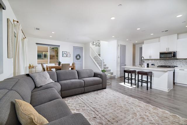 Detail Gallery Image 6 of 41 For 1278 via Fanal, Oceanside,  CA 92056 - 4 Beds | 2/1 Baths