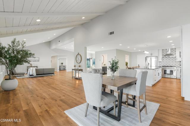 568 Bristol Avenue, Simi Valley CA: https://media.crmls.org/mediaz/64152ea8-962a-4929-8471-de5d557949ee.jpg