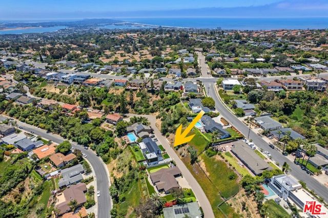 5830 Desert View Drive, La Jolla CA: https://media.crmls.org/mediaz/6415d2c1-2063-4a33-9e86-fd4c85e3291e.jpg
