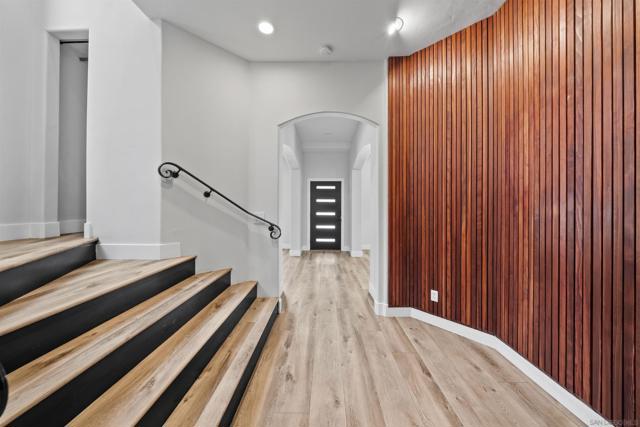 3160 Goldfinch St, San Diego CA: https://media.crmls.org/mediaz/641607c5-90bd-43b5-b1a1-ad13d78b0e7c.jpg