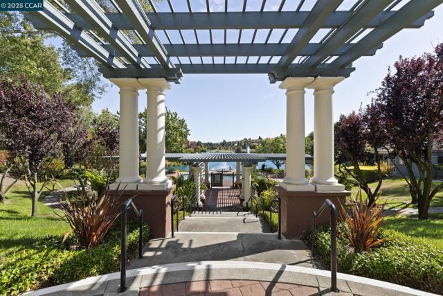 731 Lakemont Pl, San Ramon CA: https://media.crmls.org/mediaz/64161268-a6e4-46b7-8459-8e40fb60d37d.jpg