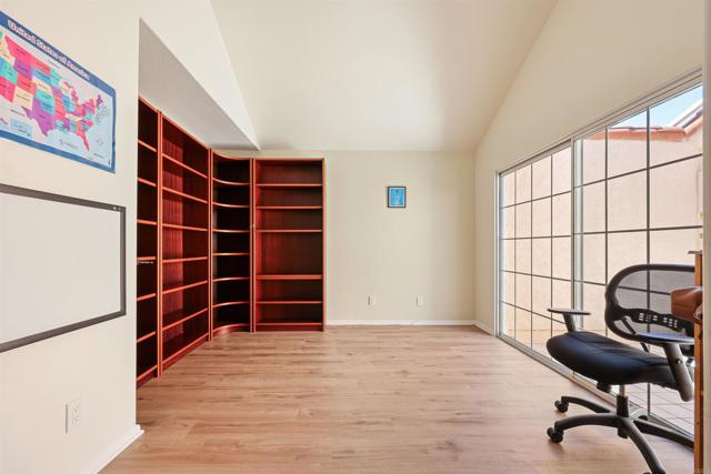12027 Caminito Corriente, San Diego CA: https://media.crmls.org/mediaz/641636f0-03ab-4639-a24c-24d57e3e6300.jpg