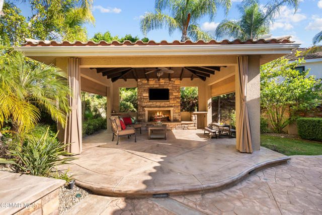 48 Golden Glen Drive, Simi Valley CA: https://media.crmls.org/mediaz/6416680e-0044-431d-887e-5bf478413b9b.jpg