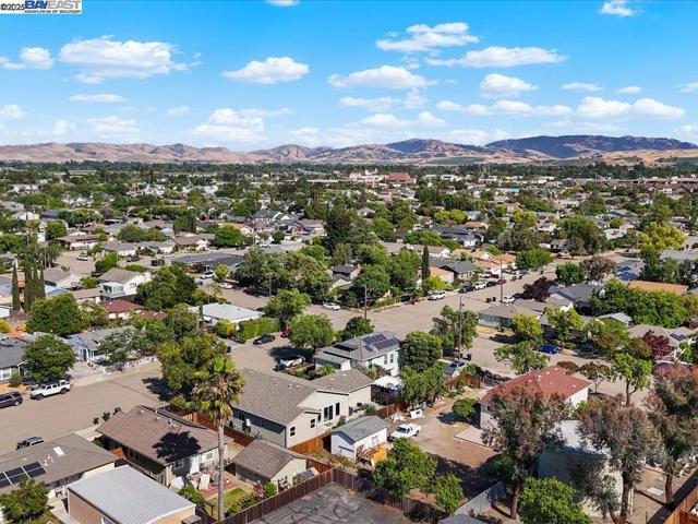 741 N N St, Livermore CA: https://media.crmls.org/mediaz/64171c94-6d33-4876-bf3a-e8d34a1b431b.jpg