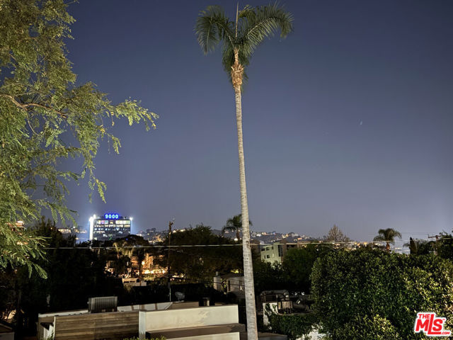 818 N Doheny Drive, West Hollywood CA: https://media.crmls.org/mediaz/64178c3f-b996-40f0-b410-1720c1305b31.jpg