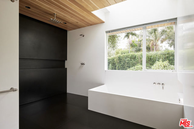 3970 Archdale Road, Encino CA: https://media.crmls.org/mediaz/6417b49f-9b02-41b0-9f99-71208e8e35d3.jpg