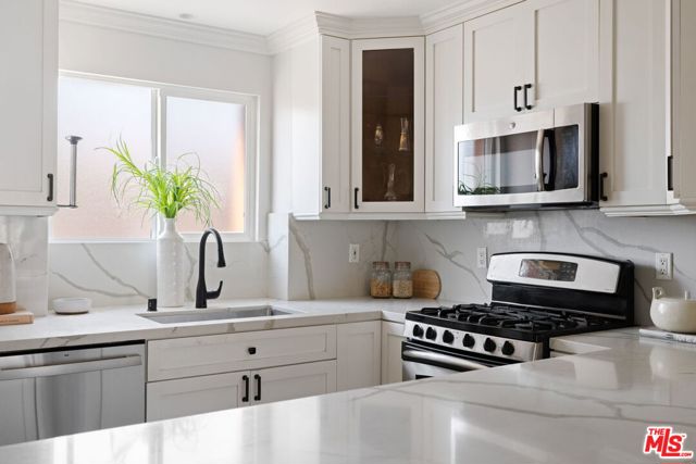 2108 Neilson Way, Santa Monica CA: https://media.crmls.org/mediaz/6417d4bc-0fae-429d-8225-2f4896ca445b.jpg
