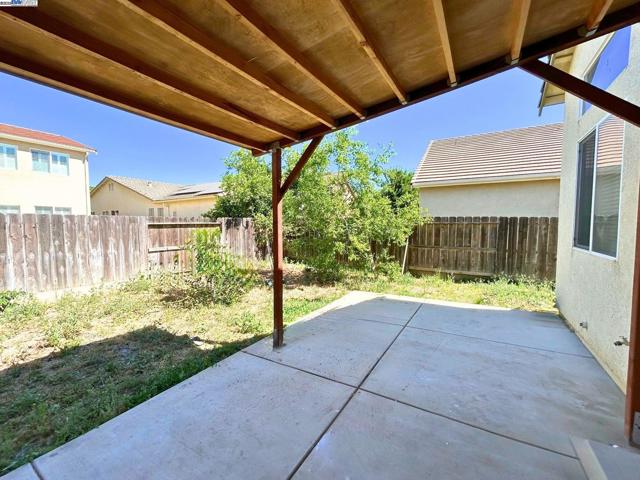 4651 Stern Dr, Merced CA: https://media.crmls.org/mediaz/64180f1d-1b6f-4c97-87de-55db899b698f.jpg