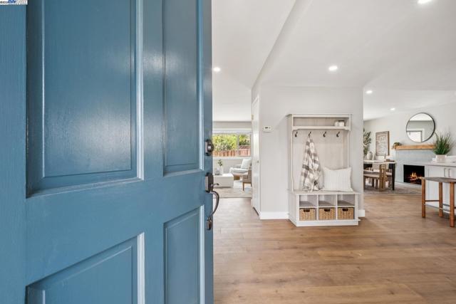 34709 Clover St, Union City CA: https://media.crmls.org/mediaz/641884fc-1910-4f9b-ba66-7898180d2f08.jpg