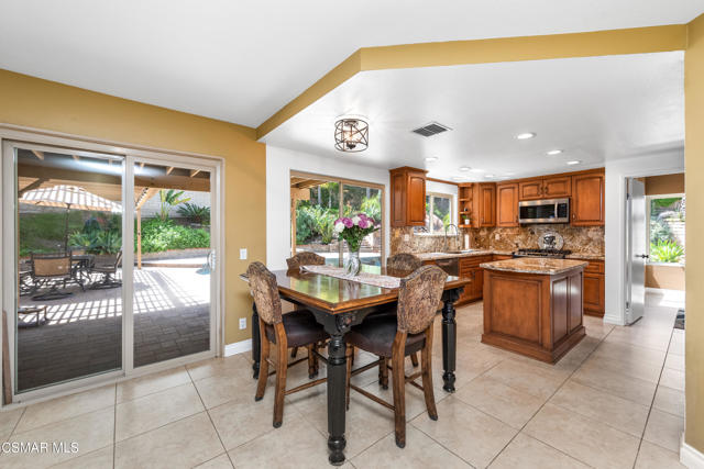 3961 Springtime Lane, Moorpark CA: https://media.crmls.org/mediaz/6418f83e-65c2-4c94-ac06-6213952079a5.jpg